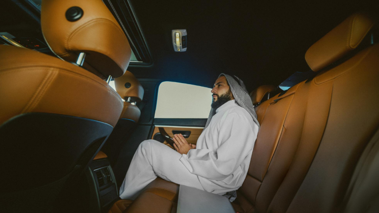 limo for night parties in dubai
